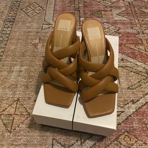 NWT Dolce Vita perfect puffy sandals